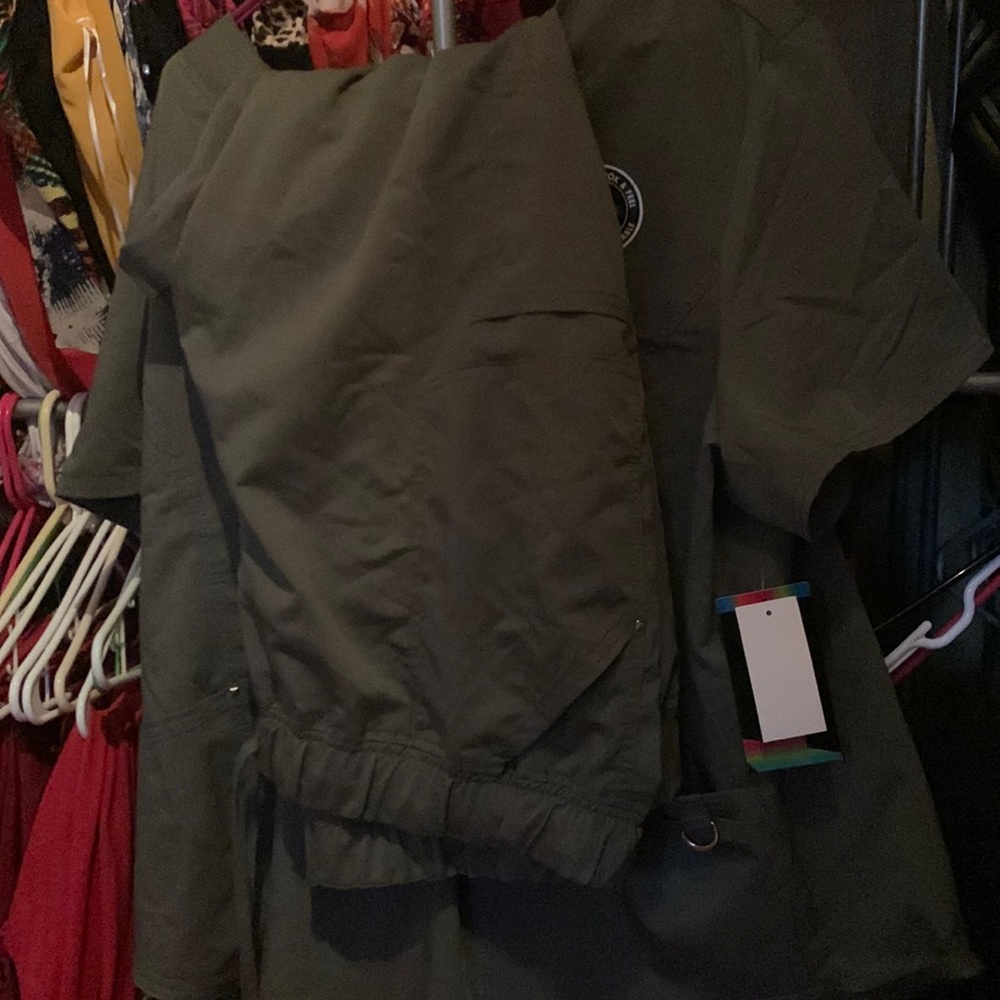 Size 3xl olive color scrub star scrub set